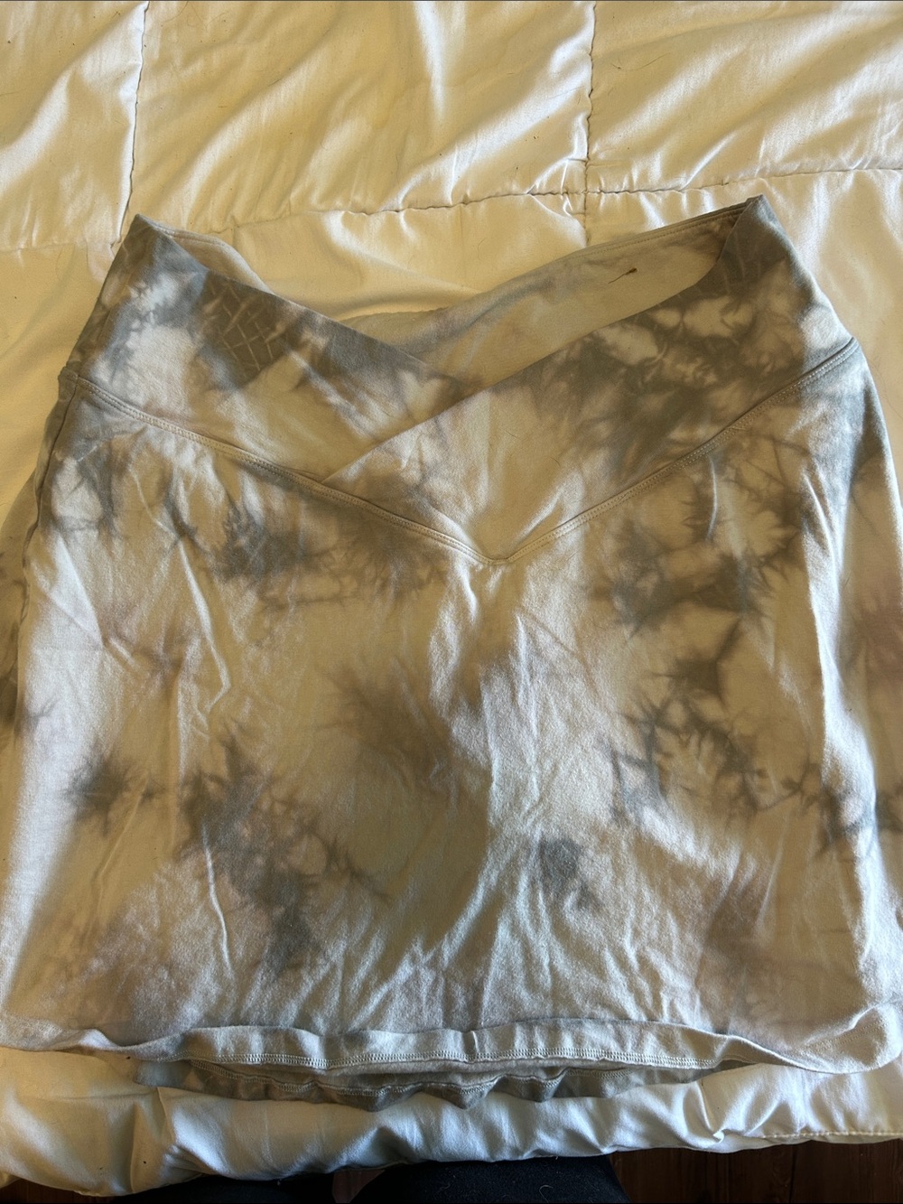 PINK Victoria's Secret Tie-Dye V-Waist Mini Skirt in Gray and White